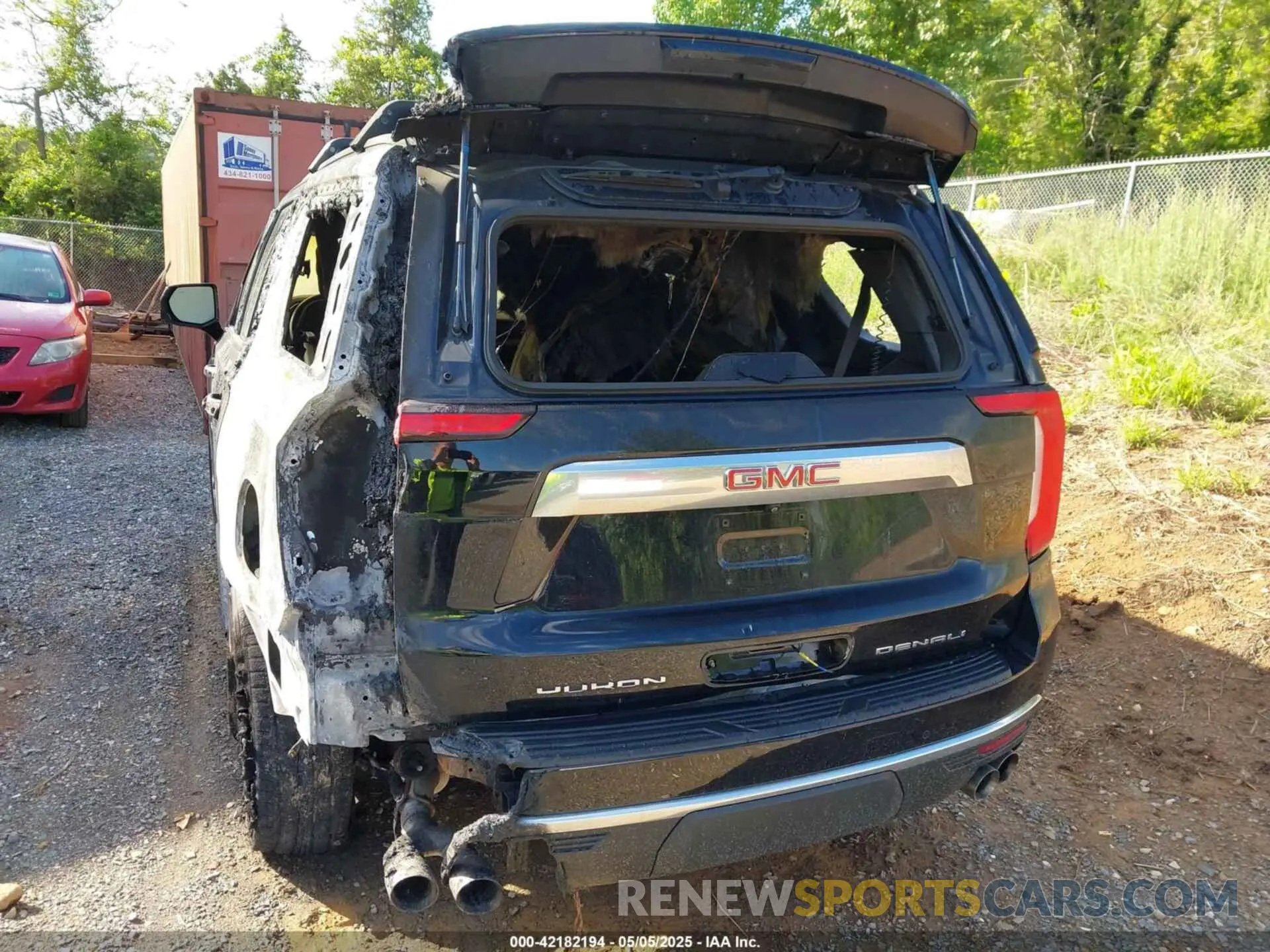15 Photograph of a damaged car 1GKS2DKL7MR467018 GMC YUKON 2021