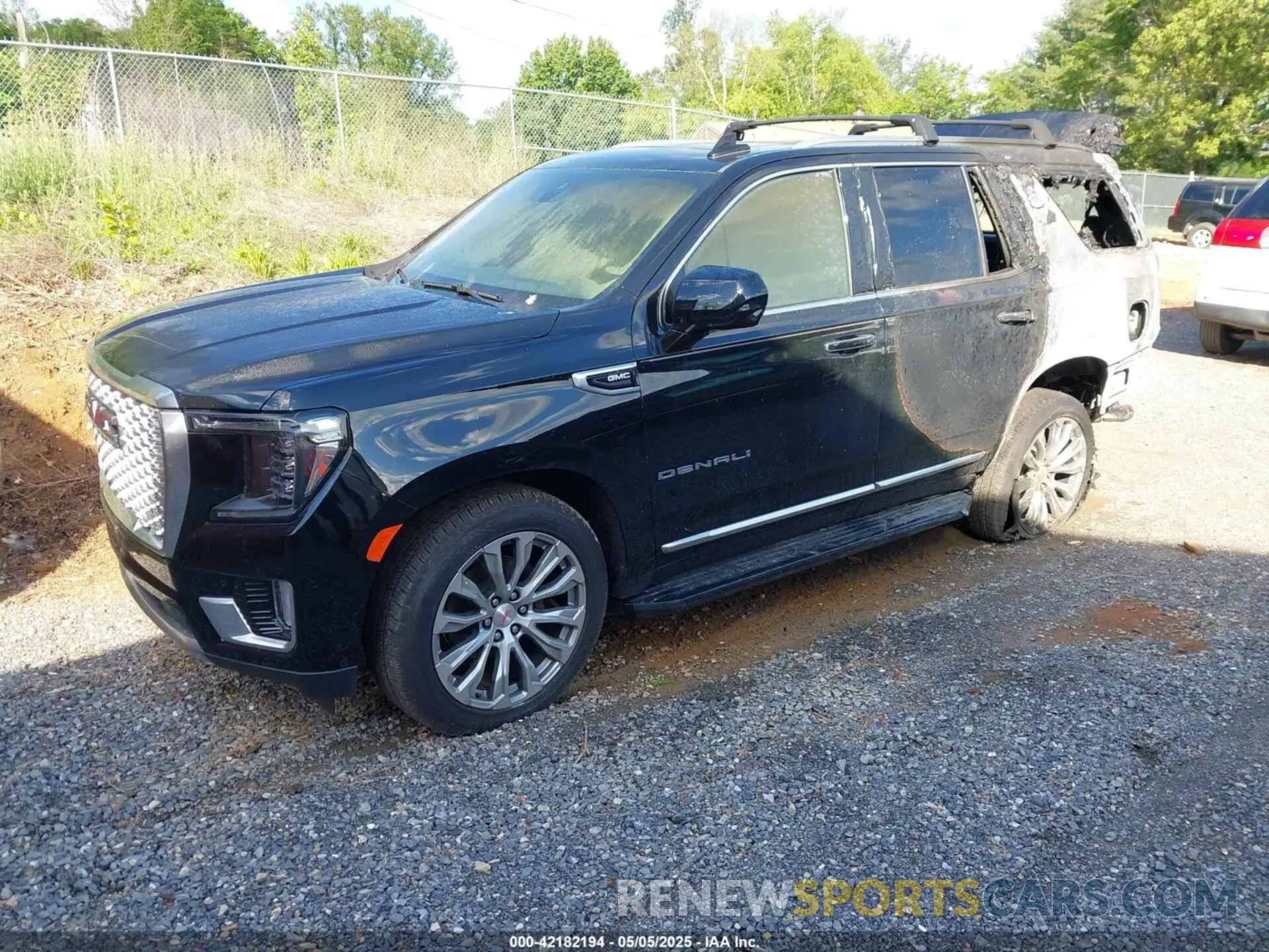 2 Photograph of a damaged car 1GKS2DKL7MR467018 GMC YUKON 2021