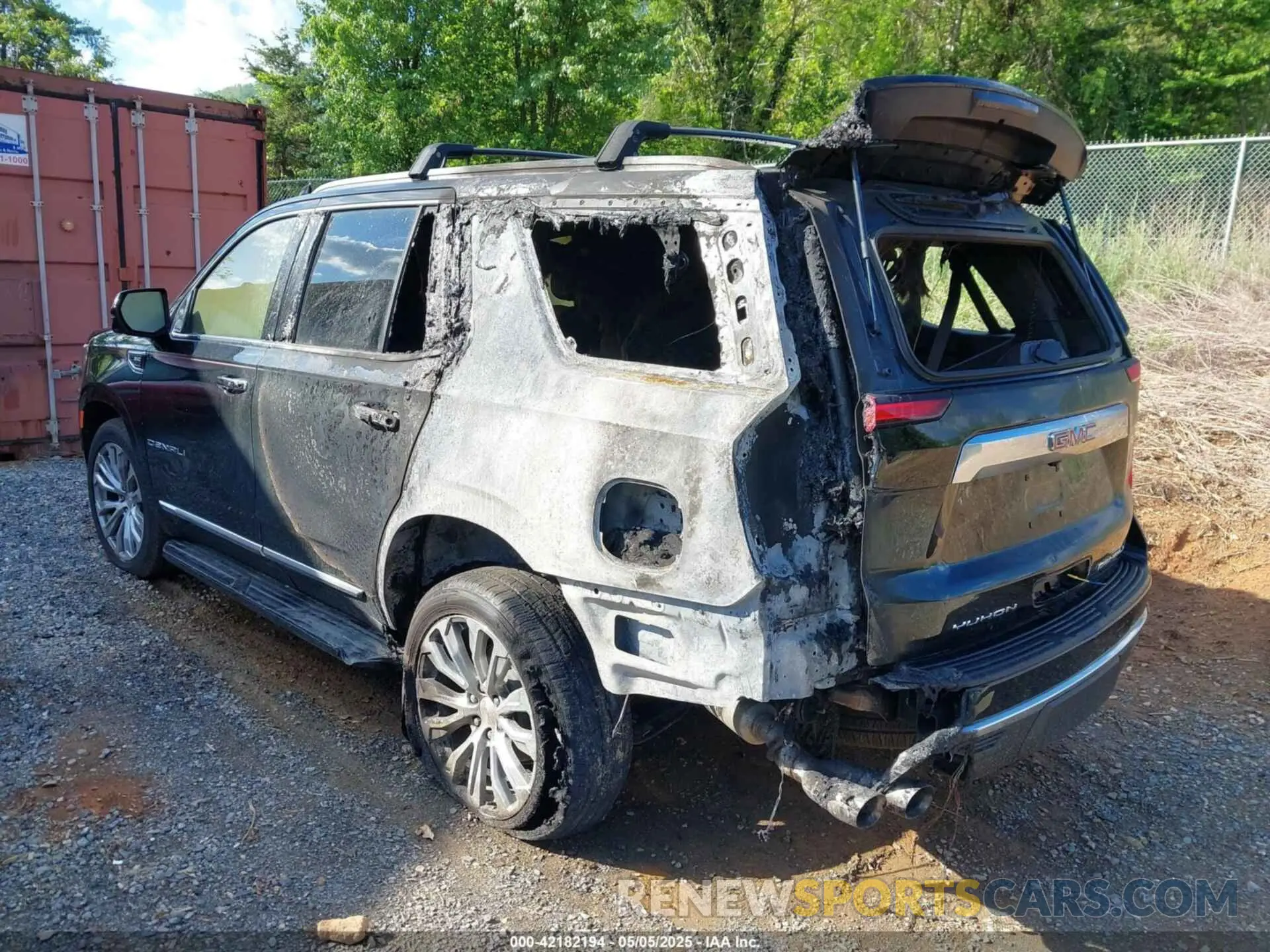 6 Photograph of a damaged car 1GKS2DKL7MR467018 GMC YUKON 2021