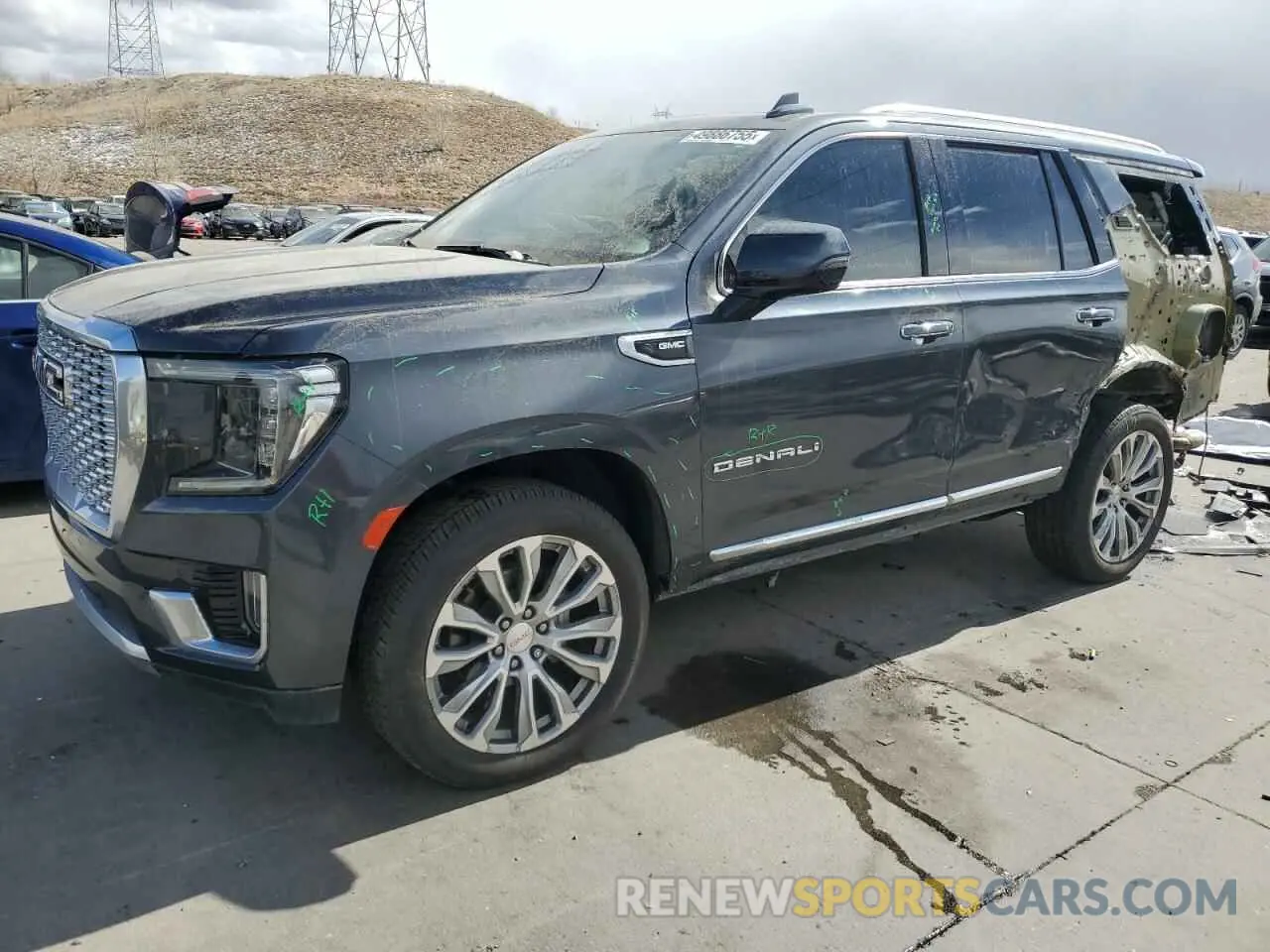 1 Photograph of a damaged car 1GKS2DKL8MR318990 GMC YUKON 2021