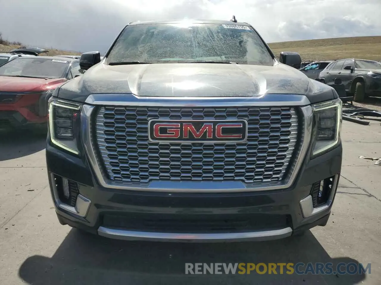 5 Photograph of a damaged car 1GKS2DKL8MR318990 GMC YUKON 2021