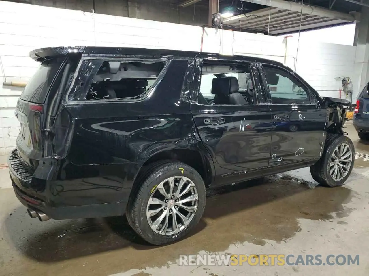 3 Photograph of a damaged car 1GKS2DKL8MR325681 GMC YUKON 2021