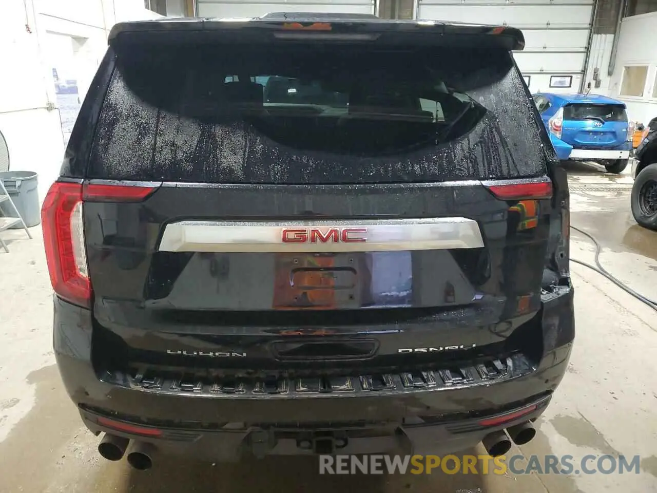 6 Photograph of a damaged car 1GKS2DKL8MR325681 GMC YUKON 2021