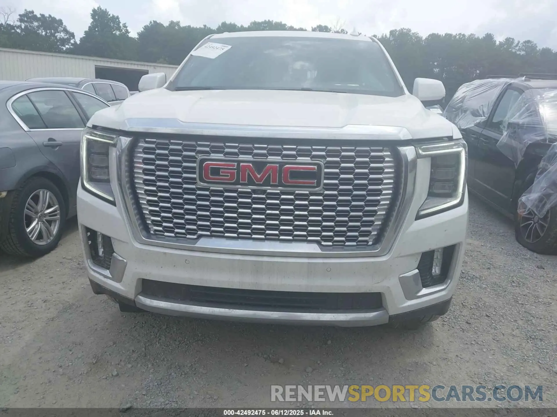 12 Photograph of a damaged car 1GKS2DKL9MR157226 GMC YUKON 2021
