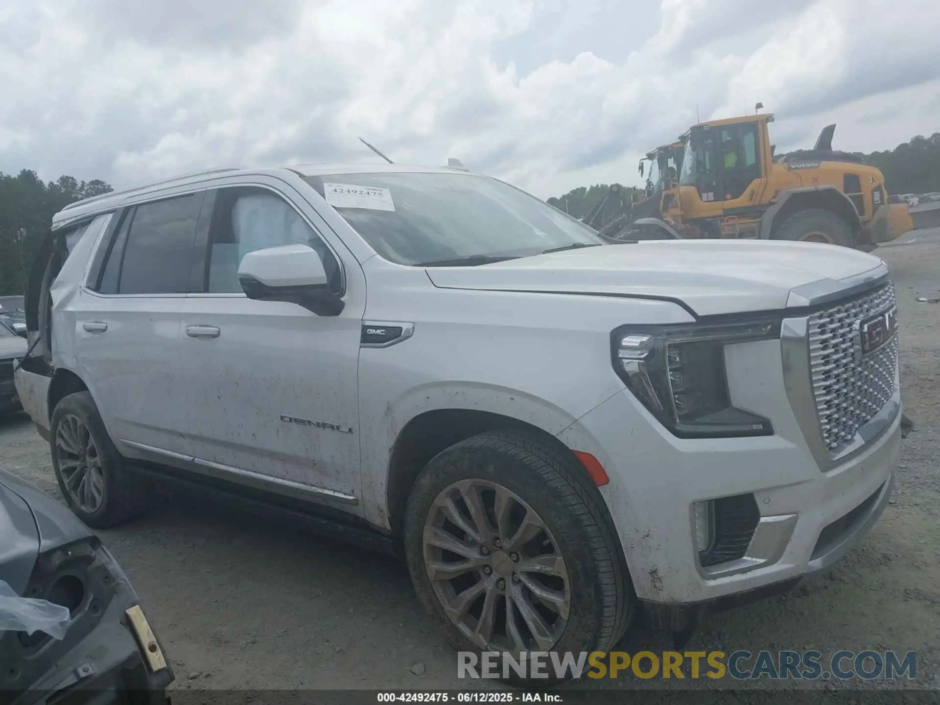 13 Photograph of a damaged car 1GKS2DKL9MR157226 GMC YUKON 2021