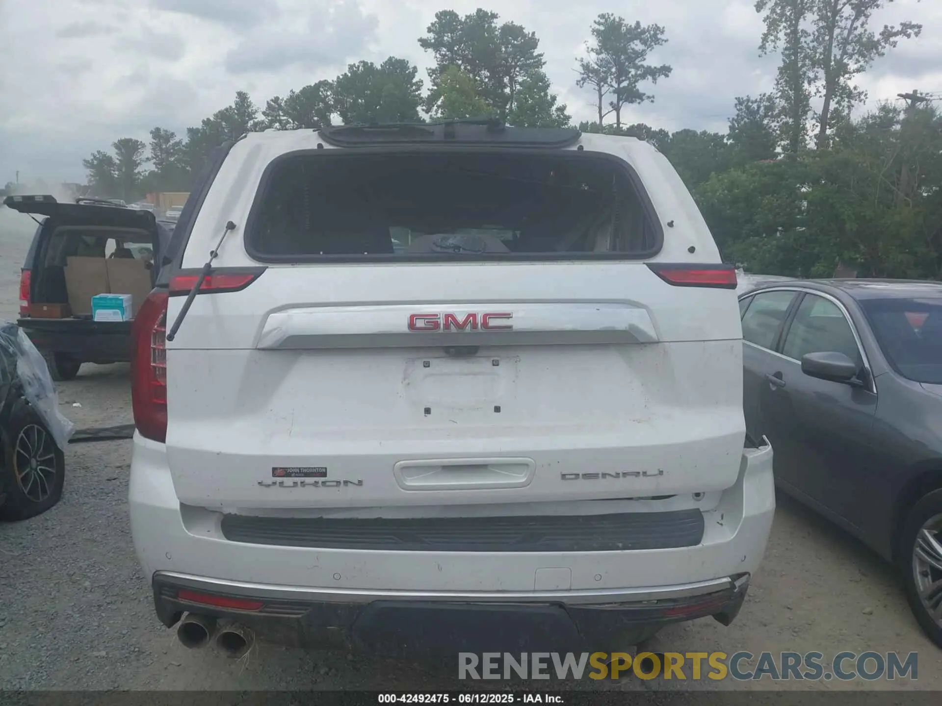 16 Photograph of a damaged car 1GKS2DKL9MR157226 GMC YUKON 2021
