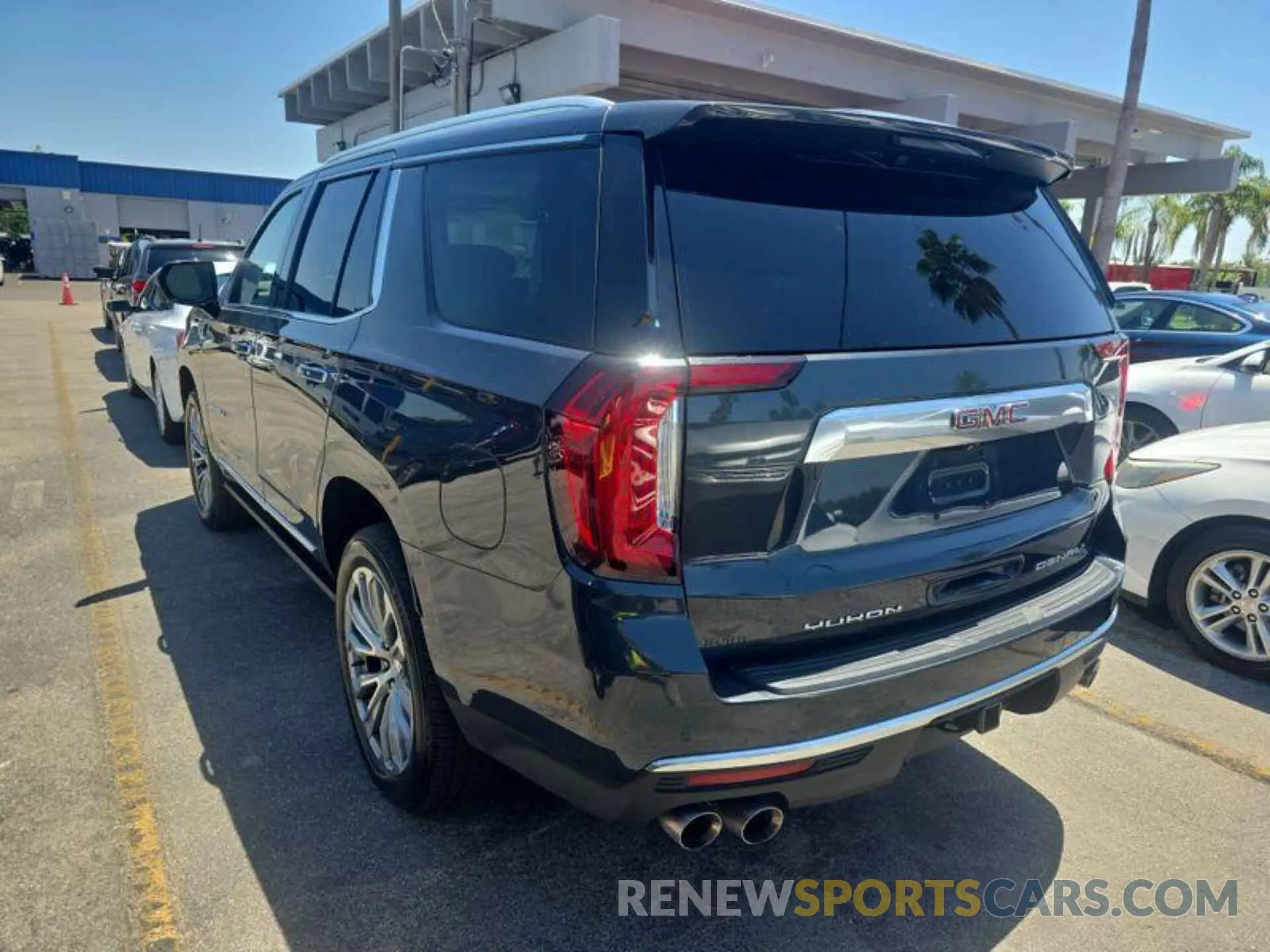 13 Photograph of a damaged car 1GKS2DKLXMR125059 GMC YUKON 2021