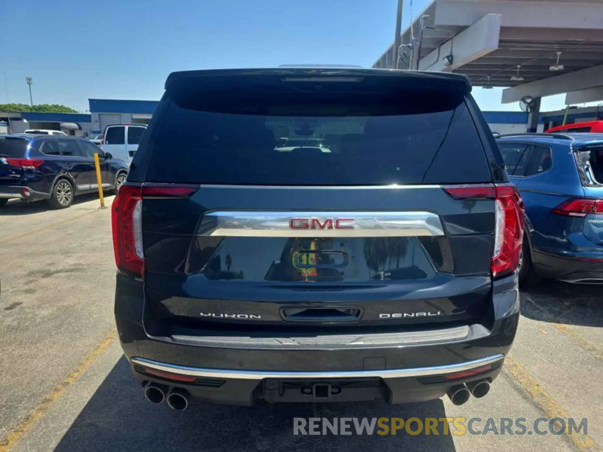 2 Photograph of a damaged car 1GKS2DKLXMR125059 GMC YUKON 2021