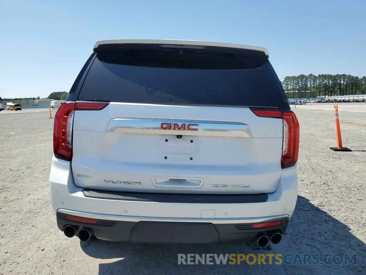6 Photograph of a damaged car 1GKS2DKLXMR315704 GMC YUKON 2021