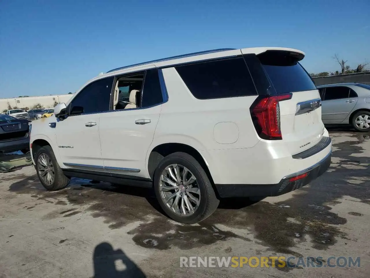 2 Photograph of a damaged car 1GKS2DKT7MR389596 GMC YUKON 2021