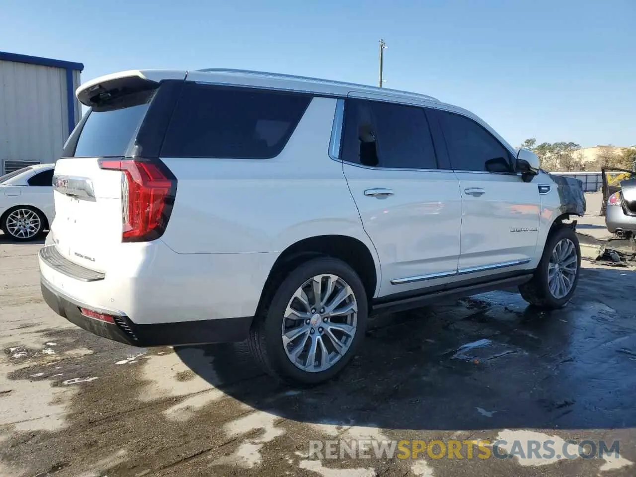 3 Photograph of a damaged car 1GKS2DKT7MR389596 GMC YUKON 2021