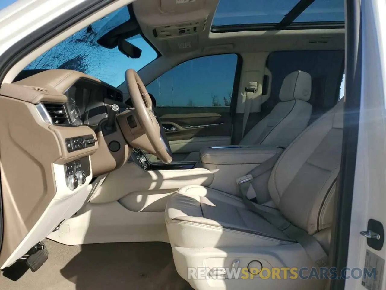 7 Photograph of a damaged car 1GKS2DKT7MR389596 GMC YUKON 2021