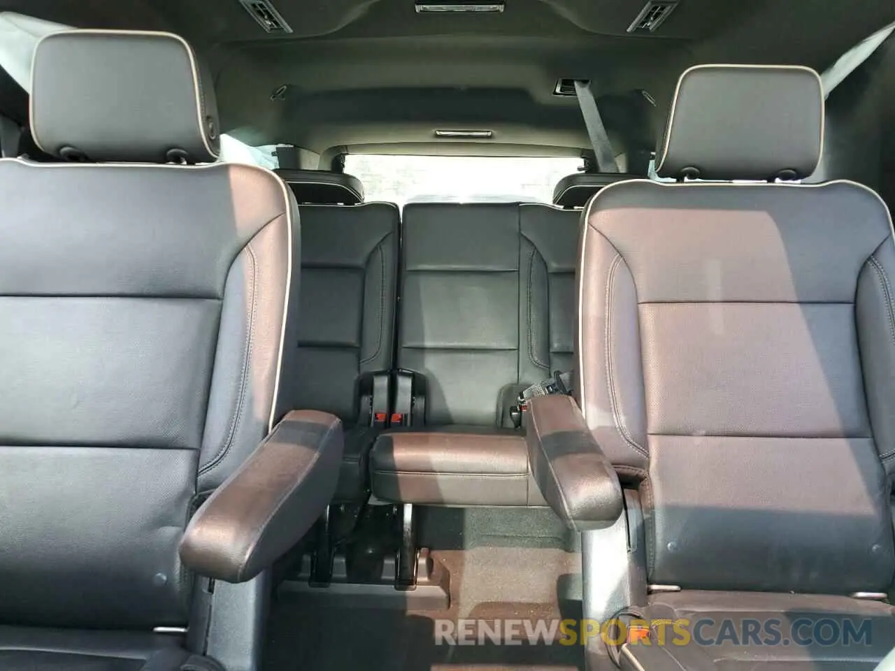 10 Photograph of a damaged car 1GKS2GKD0MR420181 GMC YUKON 2021