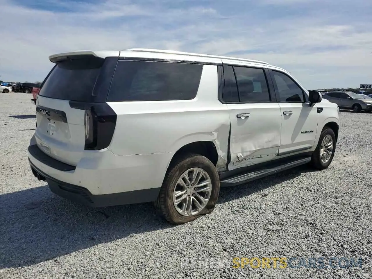 3 Photograph of a damaged car 1GKS2GKD0MR420181 GMC YUKON 2021