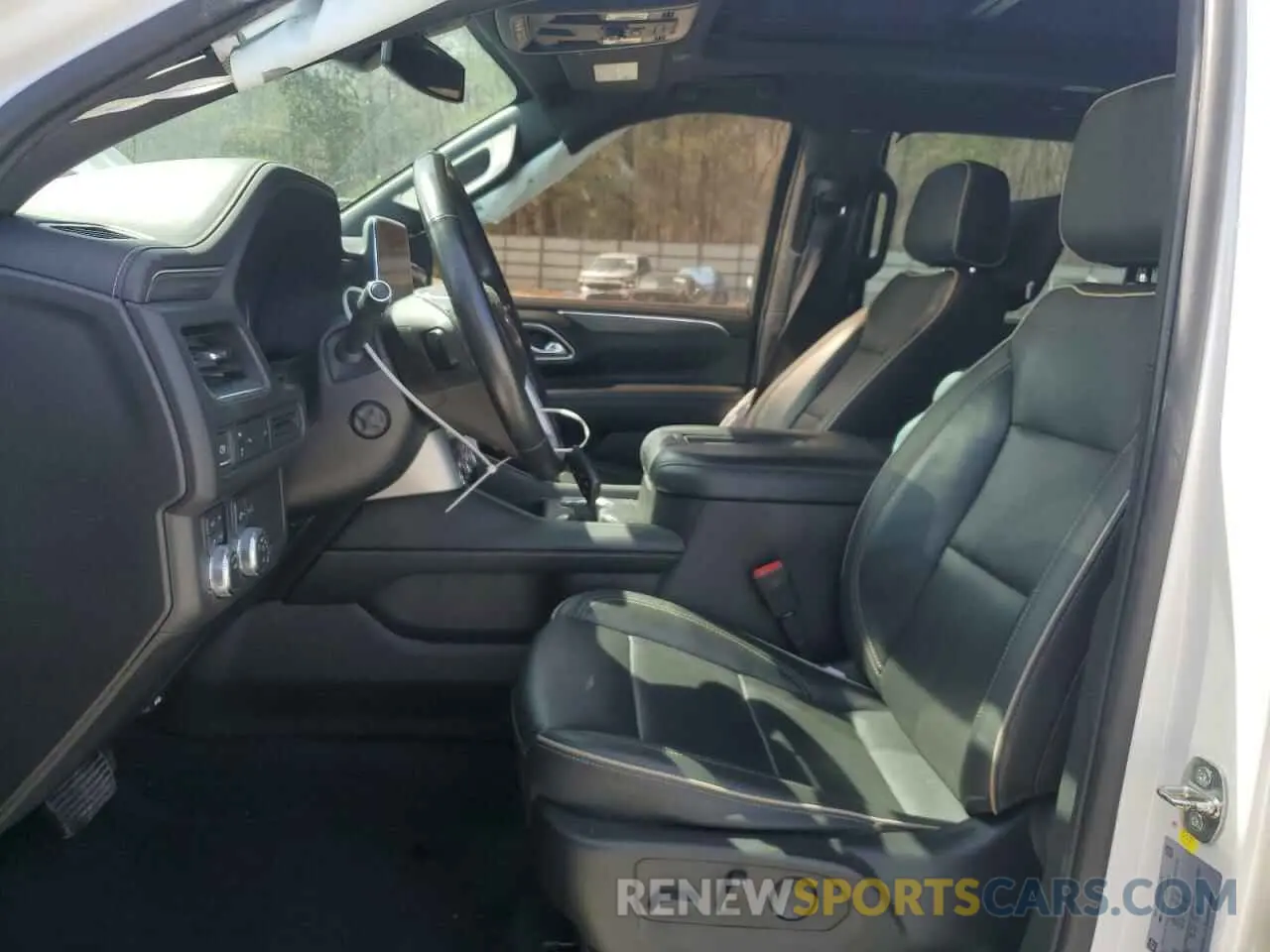 7 Photograph of a damaged car 1GKS2GKD0MR420181 GMC YUKON 2021