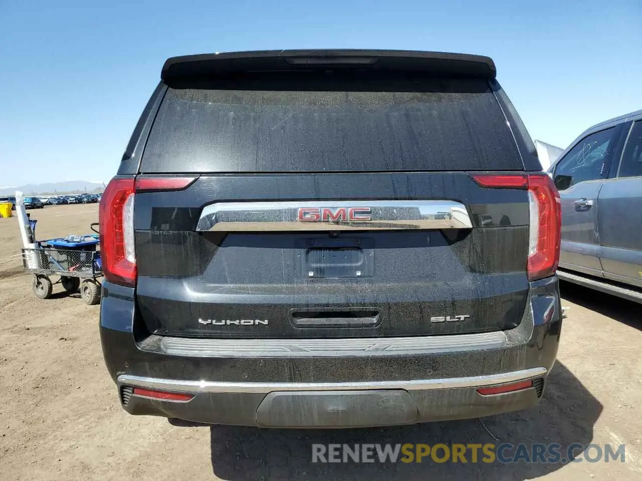 6 Photograph of a damaged car 1GKS2GKD5MR370474 GMC YUKON 2021