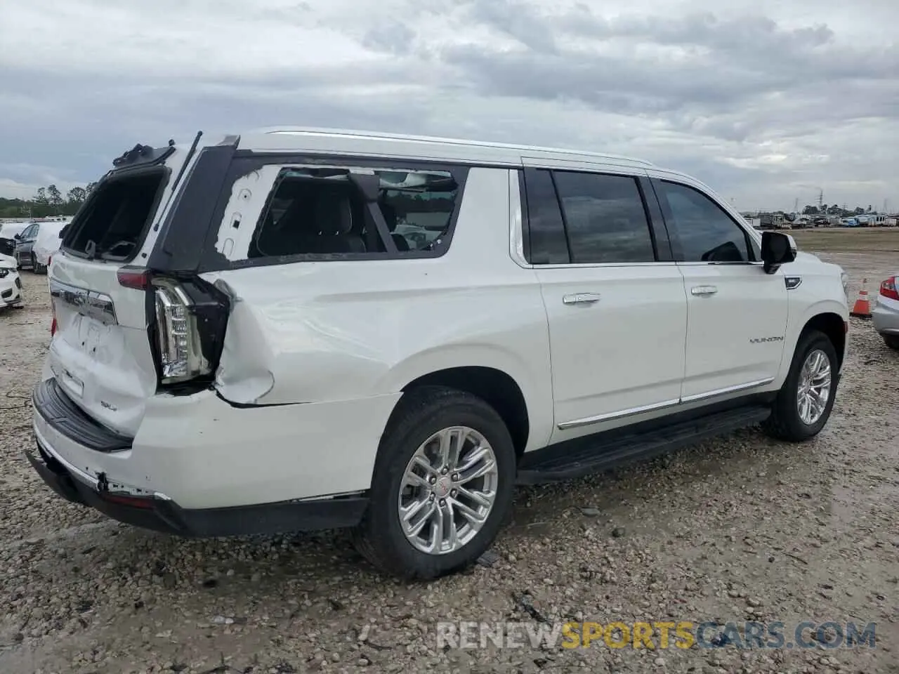 3 Photograph of a damaged car 1GKS2GKD6MR429631 GMC YUKON 2021