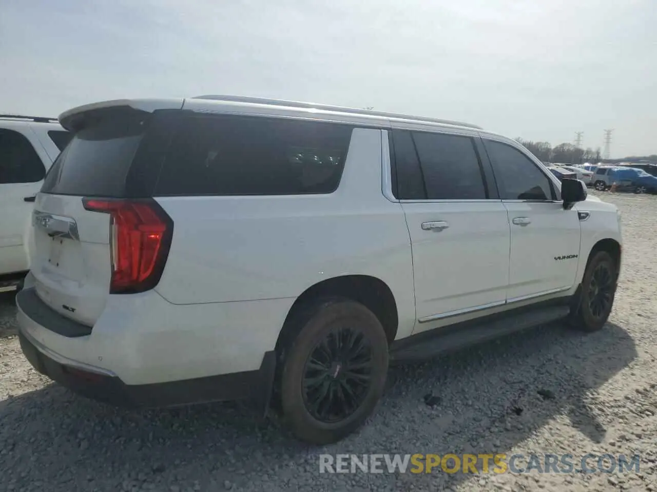 3 Photograph of a damaged car 1GKS2GKD7MR424034 GMC YUKON 2021
