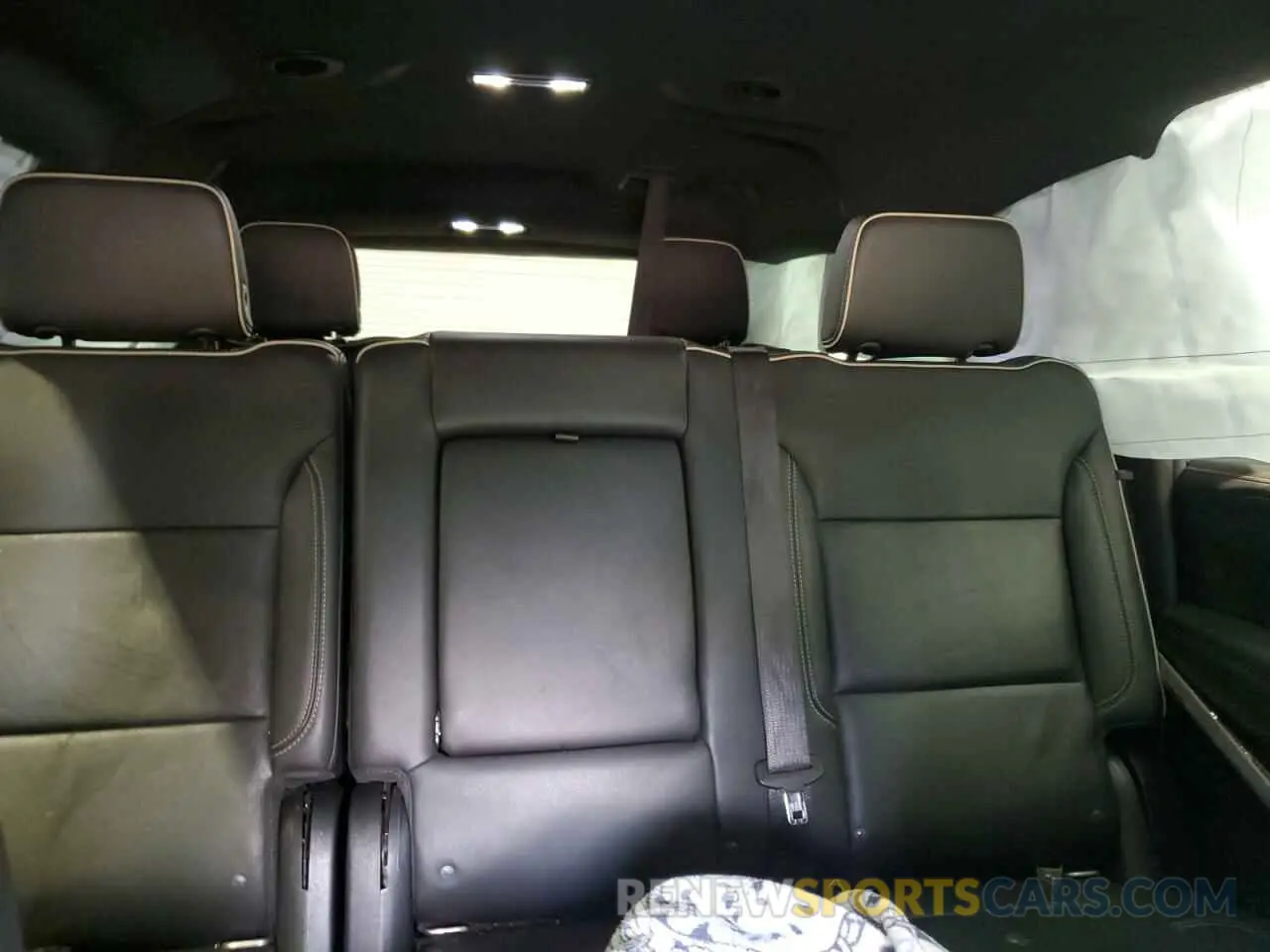 10 Photograph of a damaged car 1GKS2GKT1MR310067 GMC YUKON 2021