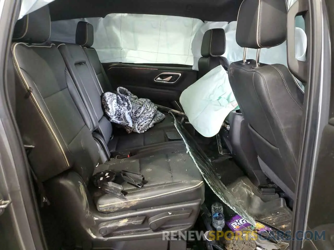11 Photograph of a damaged car 1GKS2GKT1MR310067 GMC YUKON 2021
