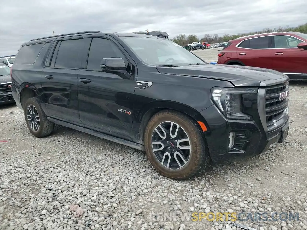 4 Photograph of a damaged car 1GKS2HKD4MR182258 GMC YUKON 2021