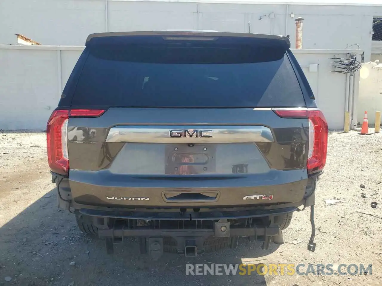 6 Photograph of a damaged car 1GKS2HKDXMR320613 GMC YUKON 2021