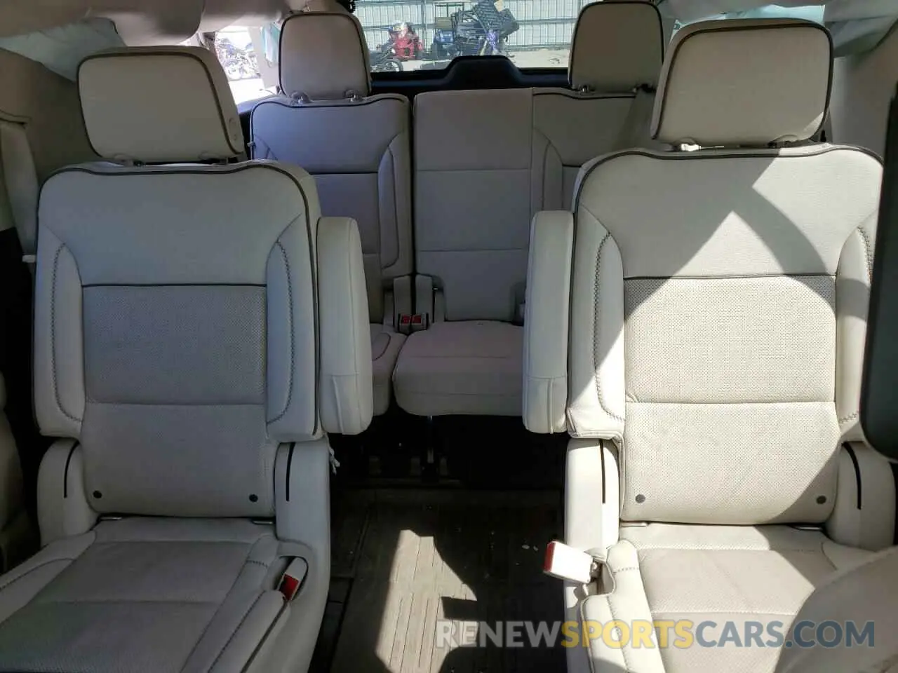 10 Photograph of a damaged car 1GKS2JKL0MR156903 GMC YUKON 2021