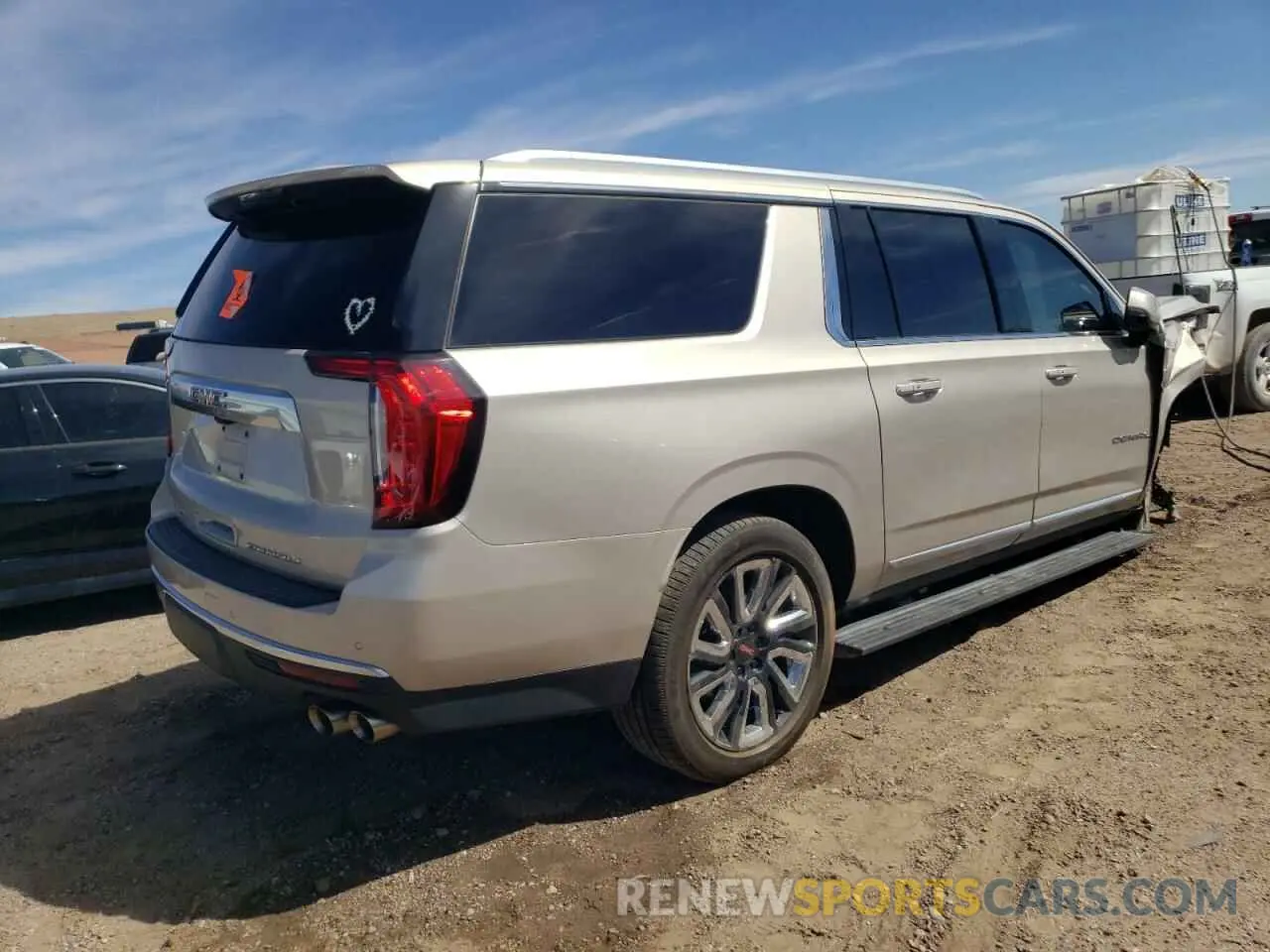 3 Photograph of a damaged car 1GKS2JKL1MR206370 GMC YUKON 2021