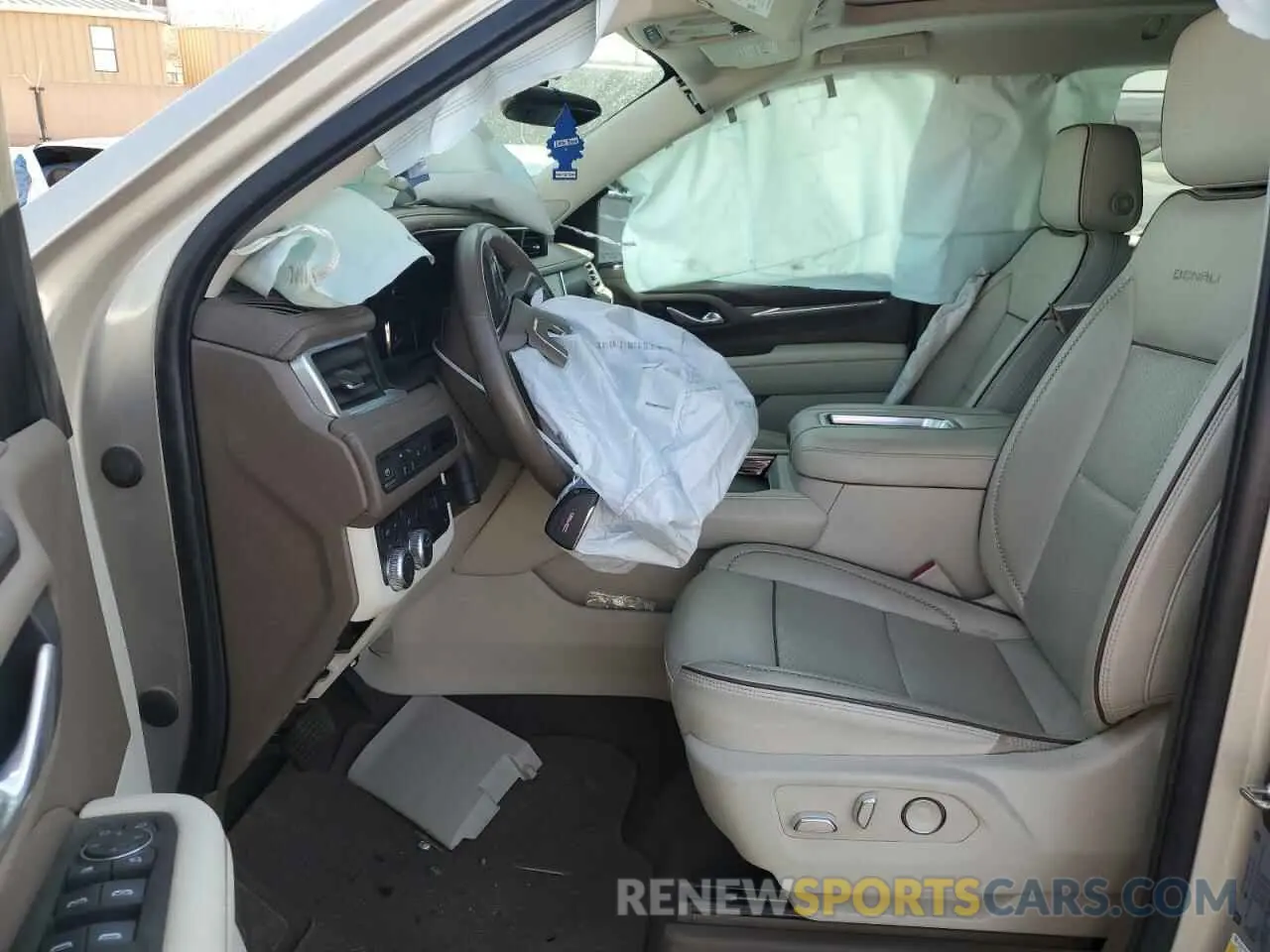 7 Photograph of a damaged car 1GKS2JKL1MR206370 GMC YUKON 2021