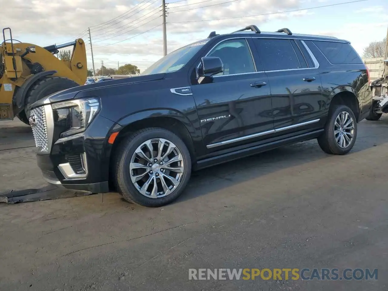 1 Photograph of a damaged car 1GKS2JKL7MR242953 GMC YUKON 2021