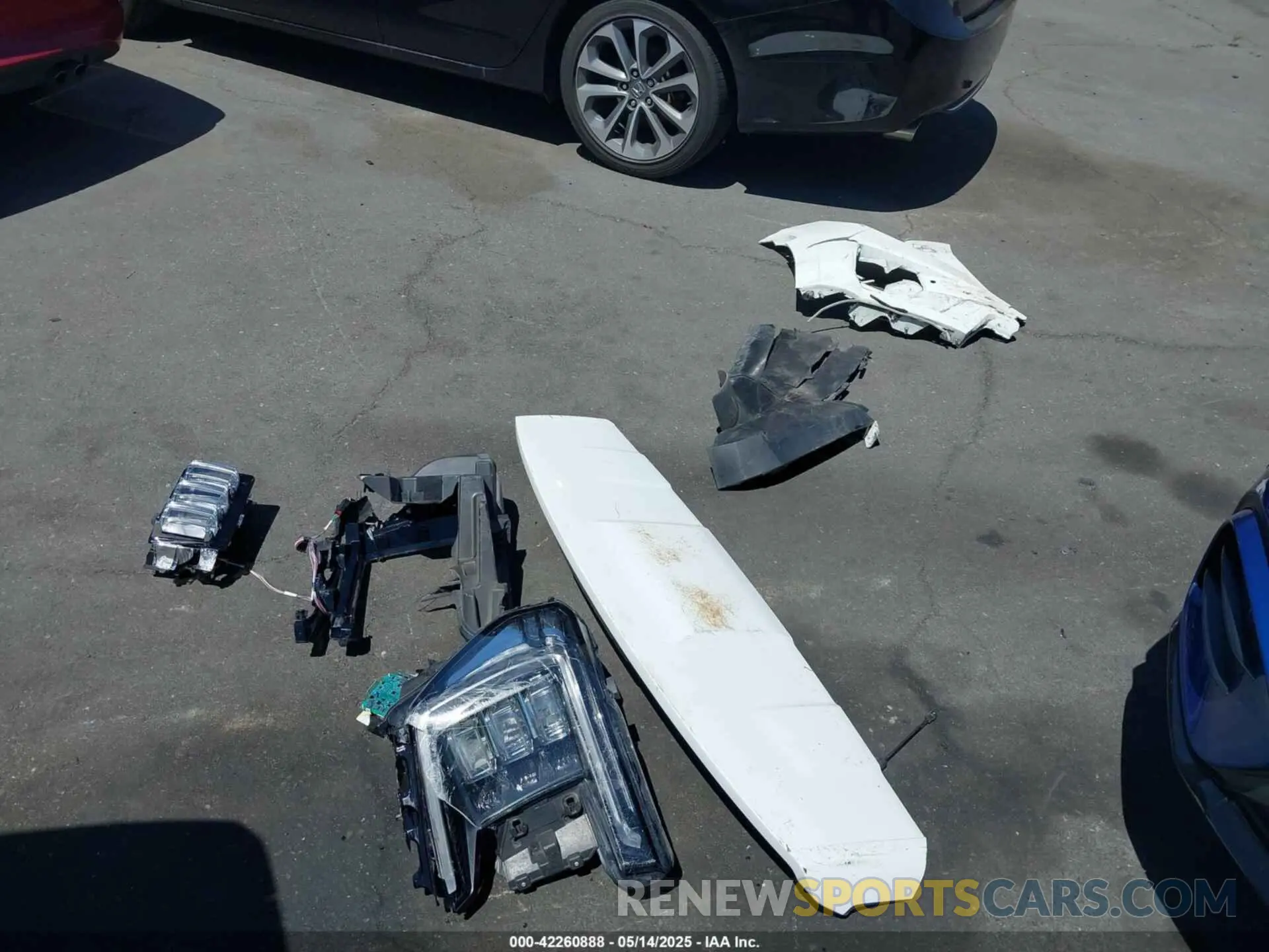 12 Photograph of a damaged car 1GKS1AKD8NR196434 GMC YUKON 2022
