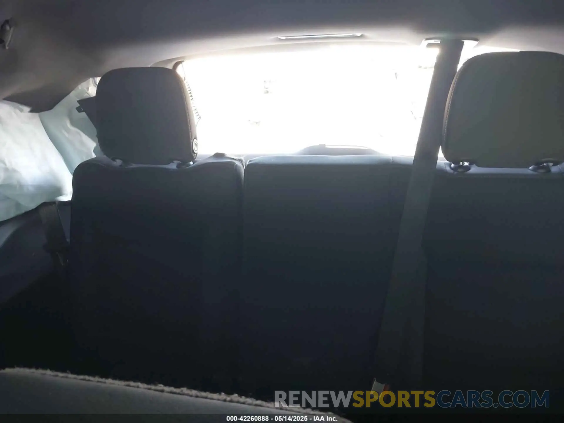 18 Photograph of a damaged car 1GKS1AKD8NR196434 GMC YUKON 2022