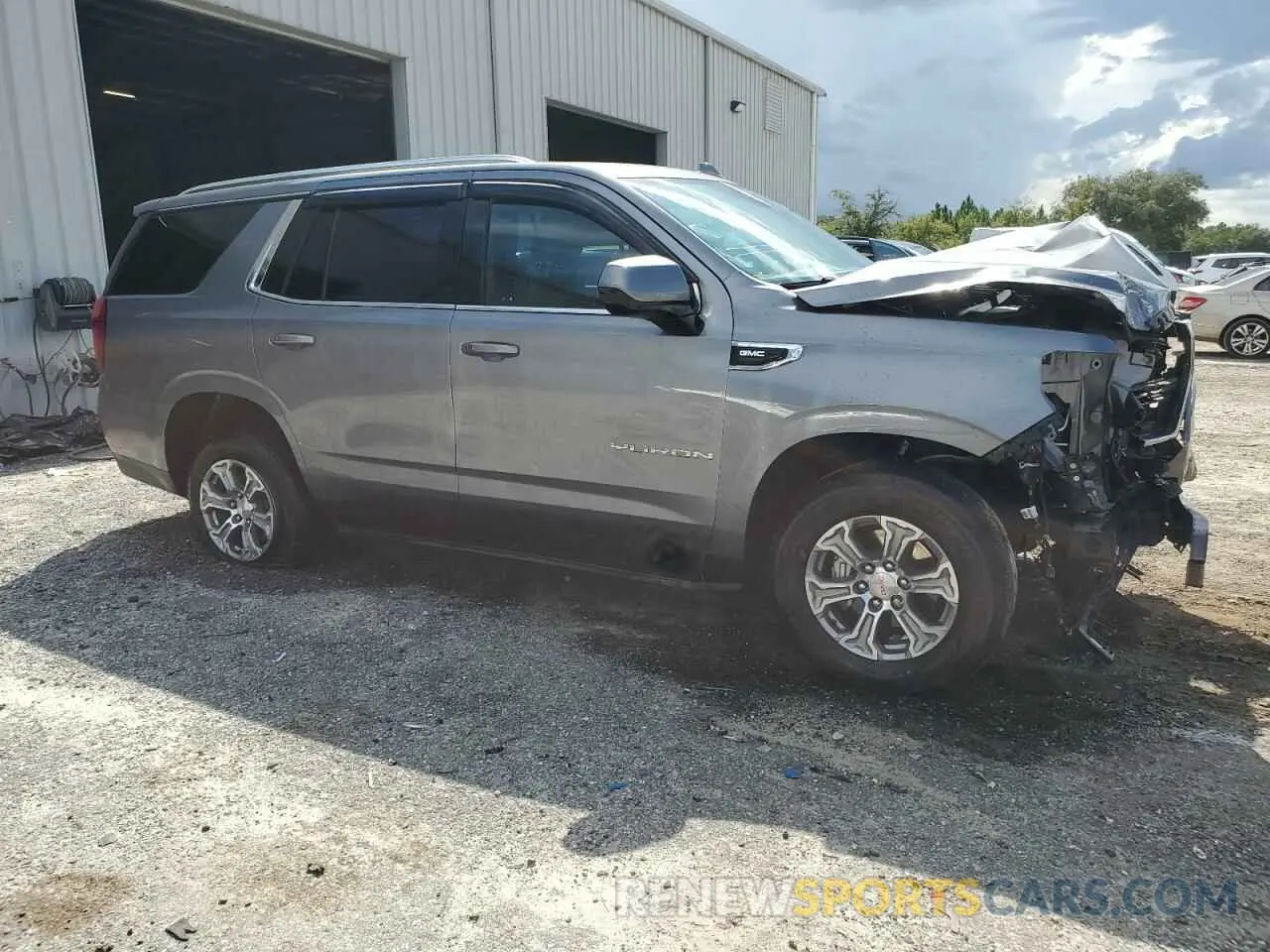 4 Photograph of a damaged car 1GKS1AKD8NR305250 GMC YUKON 2022