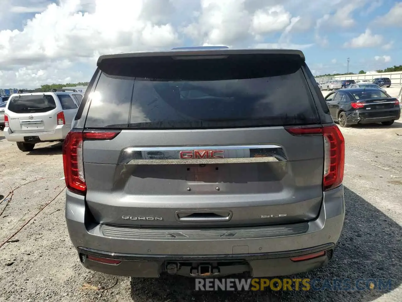 6 Photograph of a damaged car 1GKS1AKD8NR305250 GMC YUKON 2022