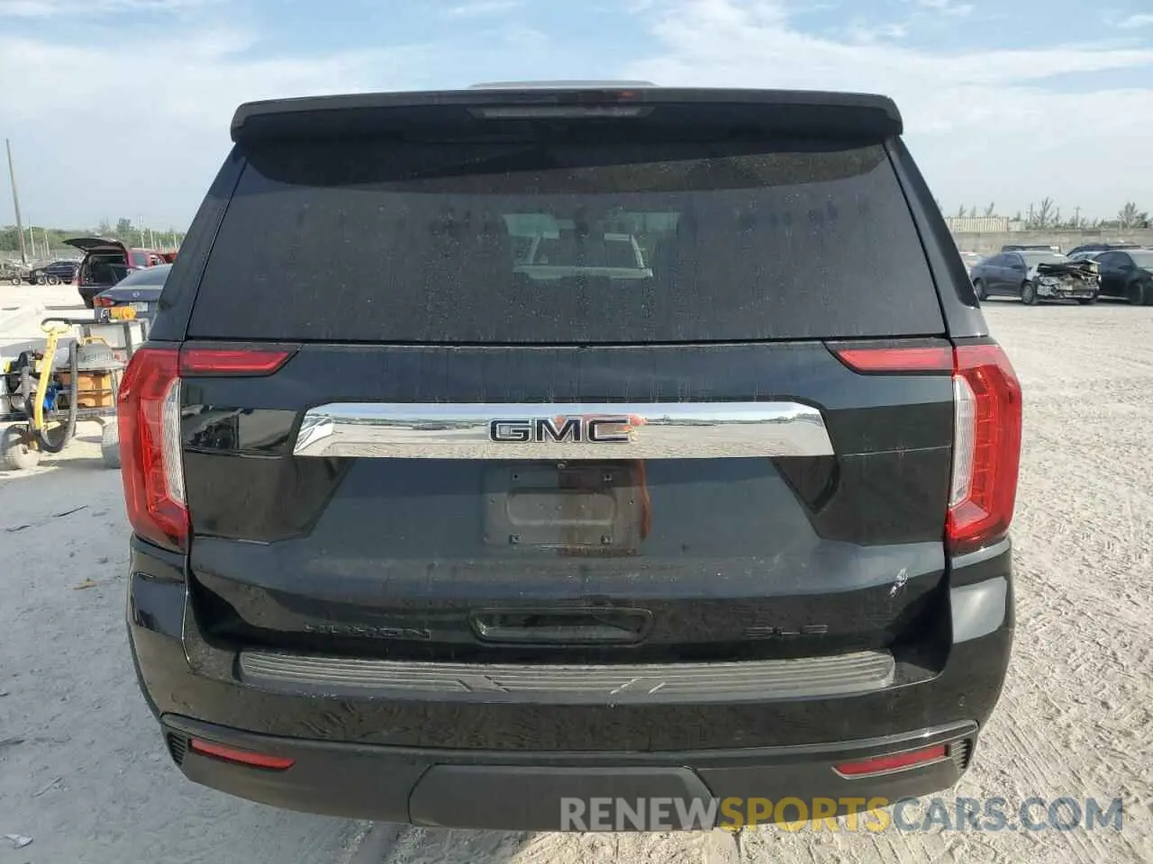 6 Photograph of a damaged car 1GKS1AKD9NR315026 GMC YUKON 2022