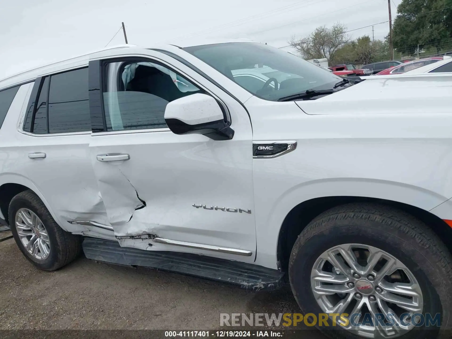 14 Photograph of a damaged car 1GKS1BKD9NR314142 GMC YUKON 2022