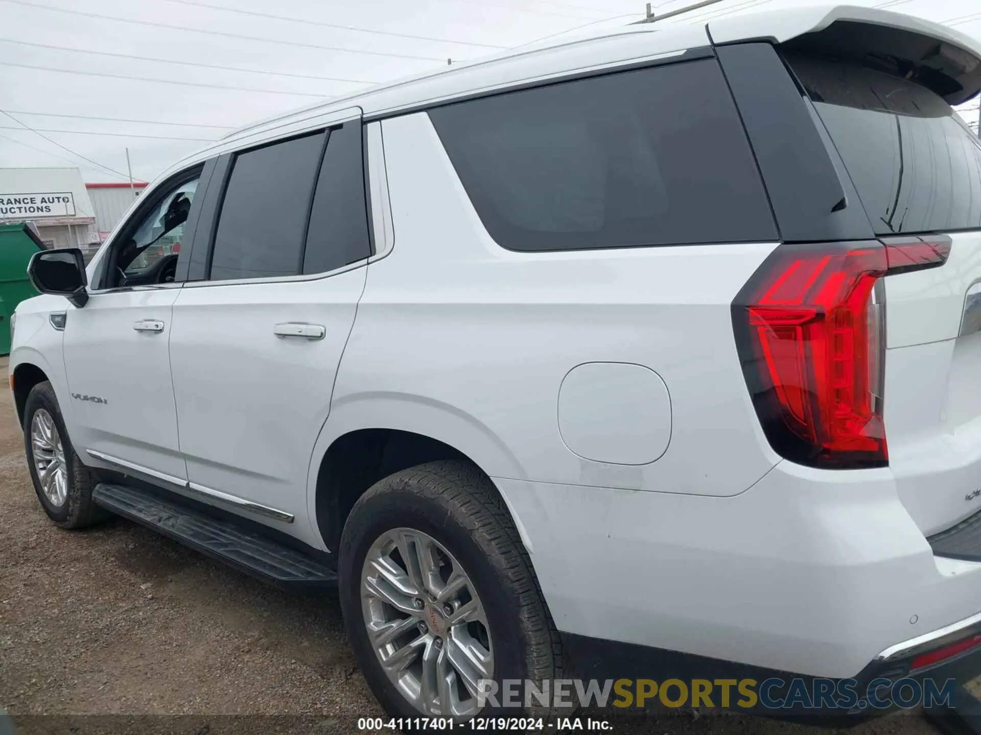 15 Photograph of a damaged car 1GKS1BKD9NR314142 GMC YUKON 2022