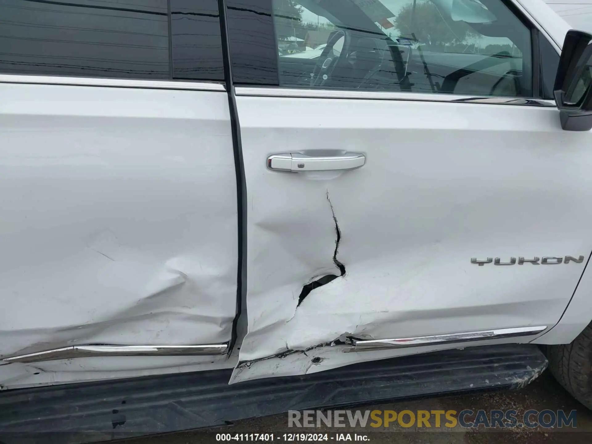 19 Photograph of a damaged car 1GKS1BKD9NR314142 GMC YUKON 2022
