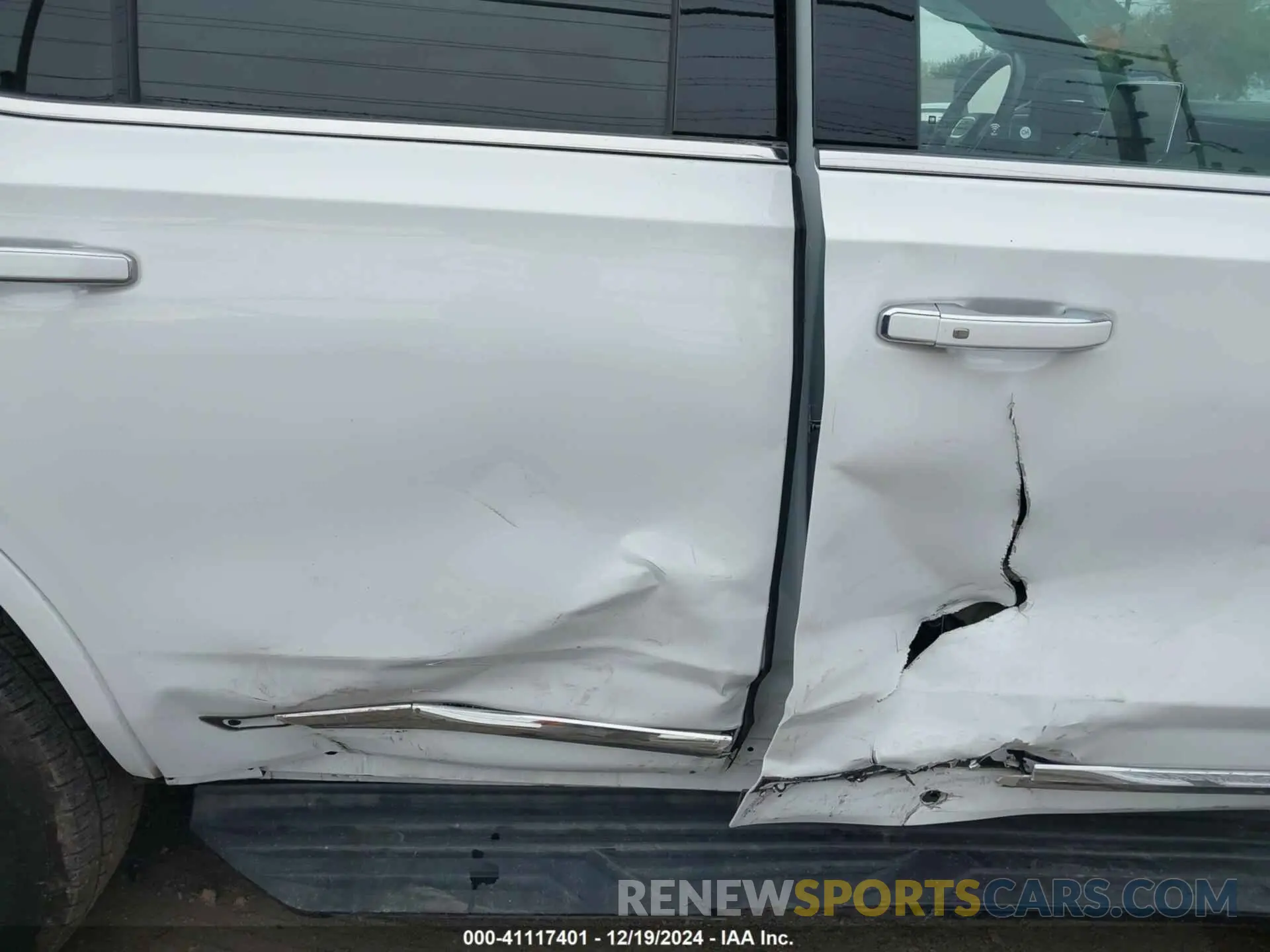 20 Photograph of a damaged car 1GKS1BKD9NR314142 GMC YUKON 2022