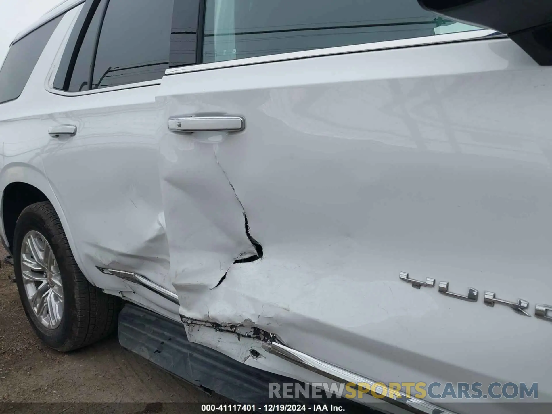 21 Photograph of a damaged car 1GKS1BKD9NR314142 GMC YUKON 2022