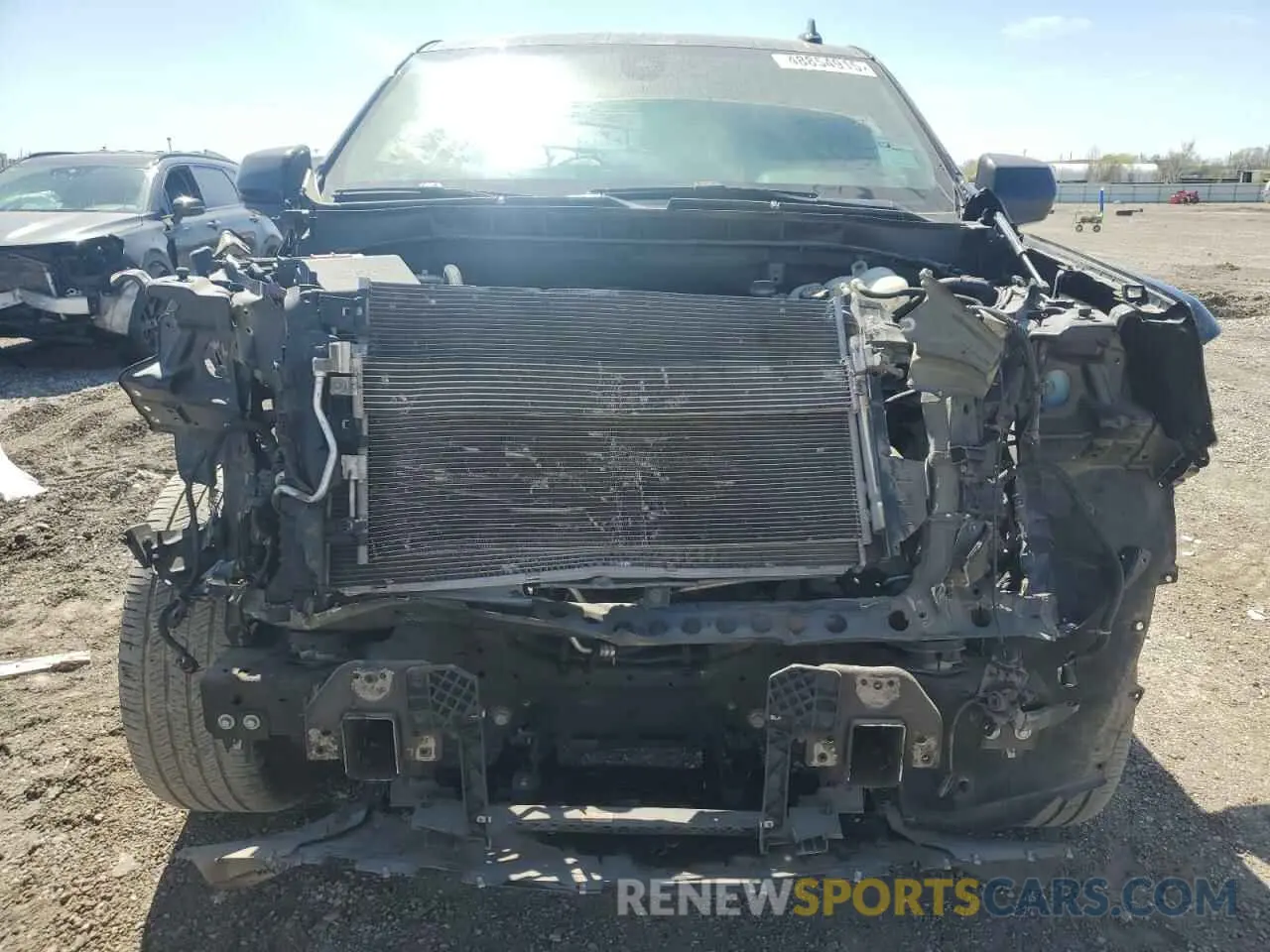 5 Photograph of a damaged car 1GKS1BKDXNR133731 GMC YUKON 2022