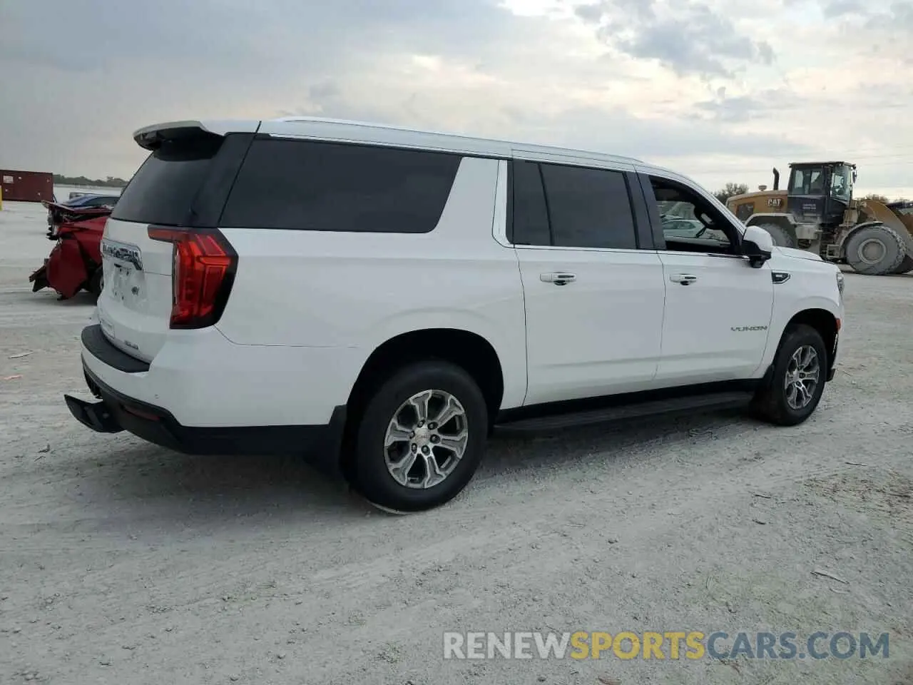 3 Photograph of a damaged car 1GKS1FKD1NR354268 GMC YUKON 2022