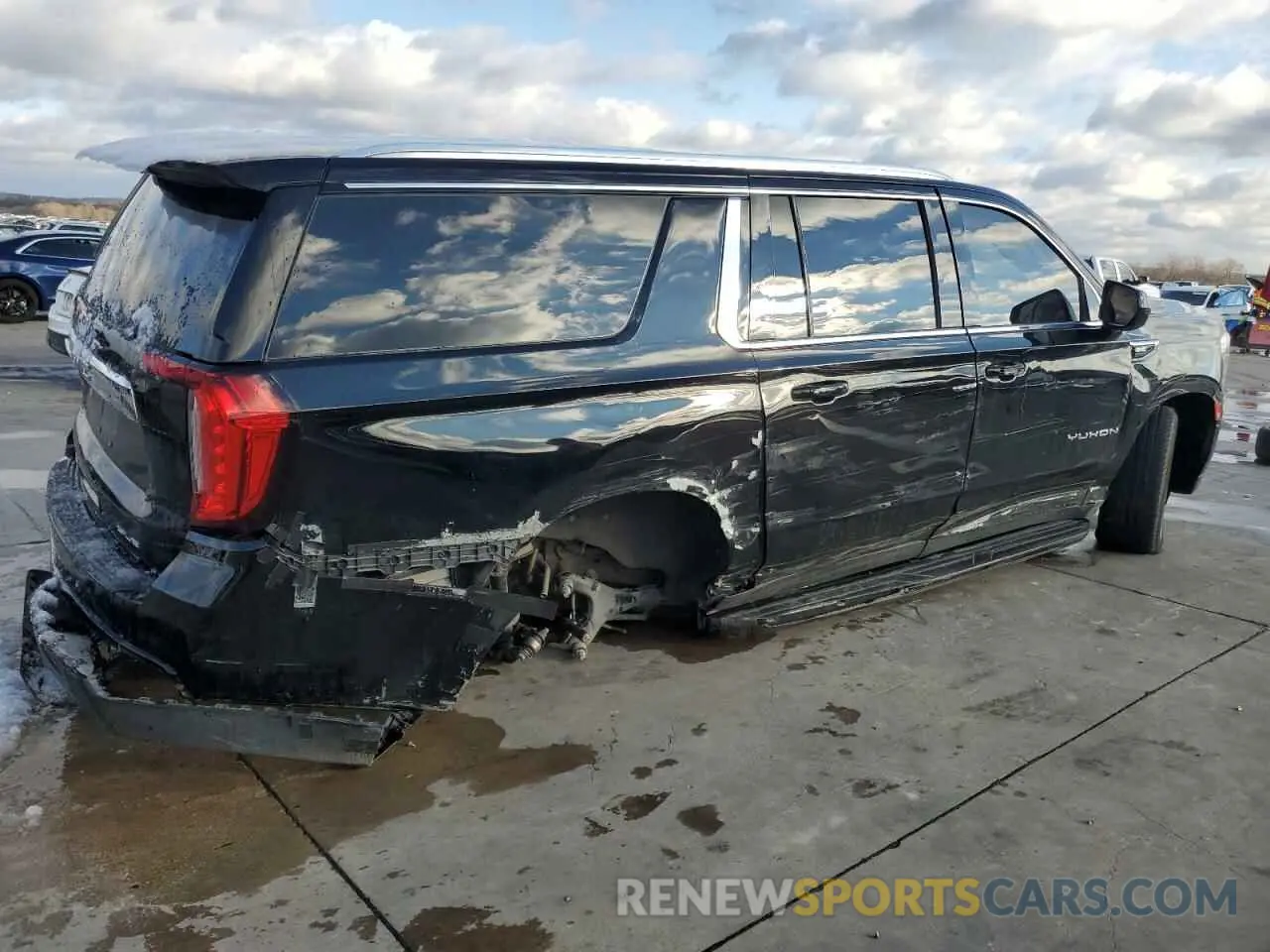 3 Photograph of a damaged car 1GKS1FKD3NR128653 GMC YUKON 2022