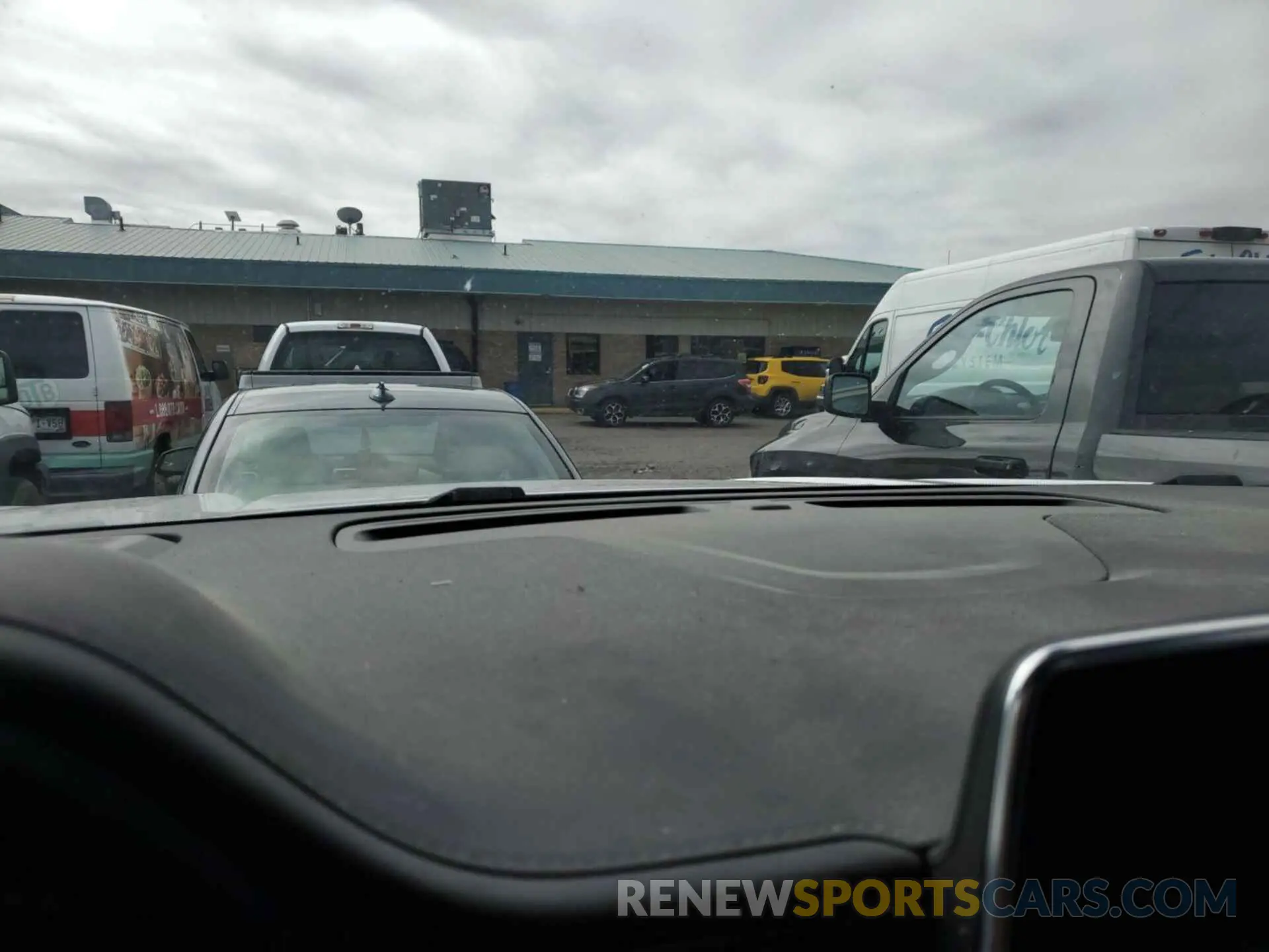 14 Photograph of a damaged car 1GKS2AKD0NR132143 GMC YUKON 2022