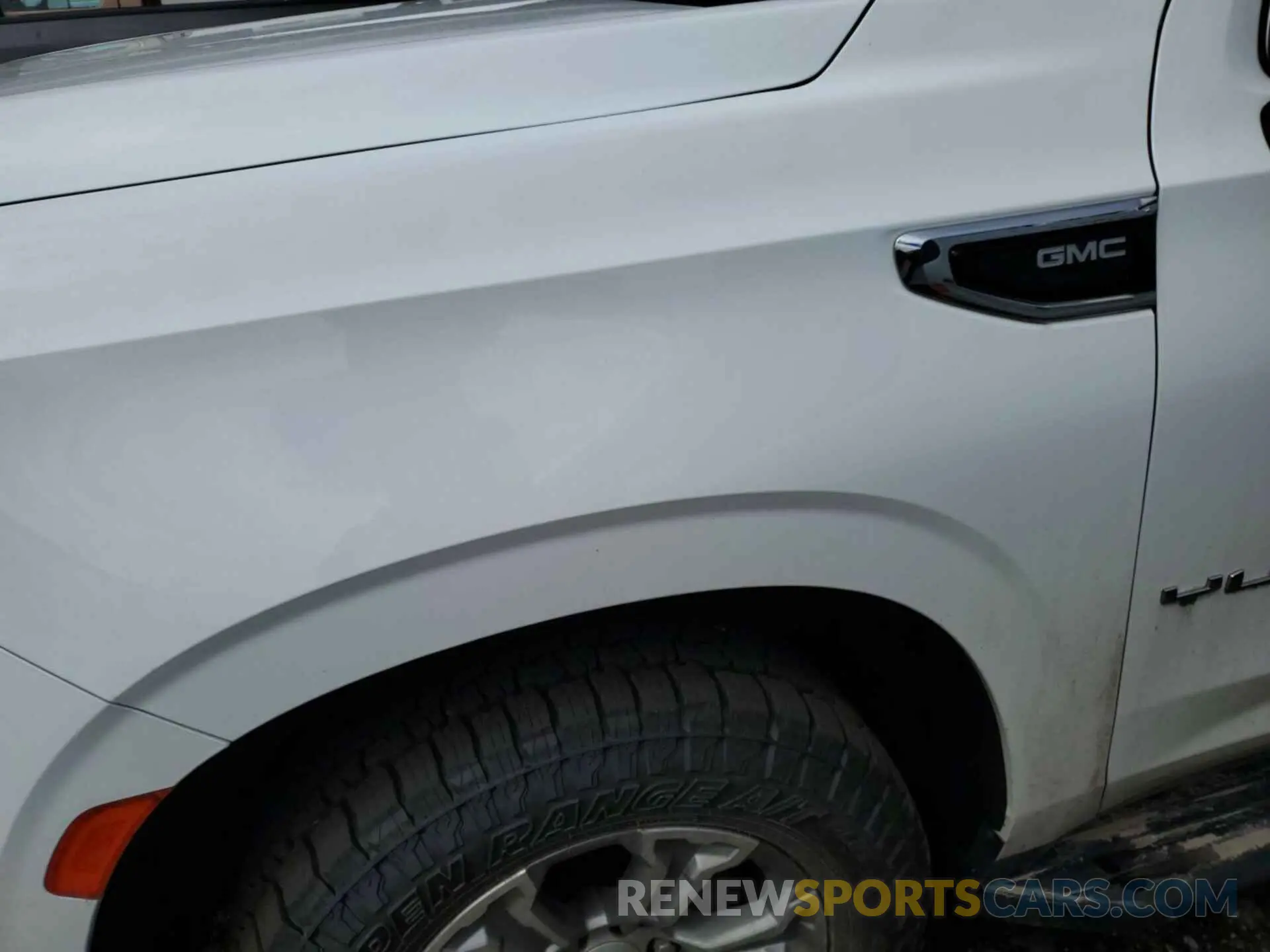 3 Photograph of a damaged car 1GKS2AKD0NR132143 GMC YUKON 2022