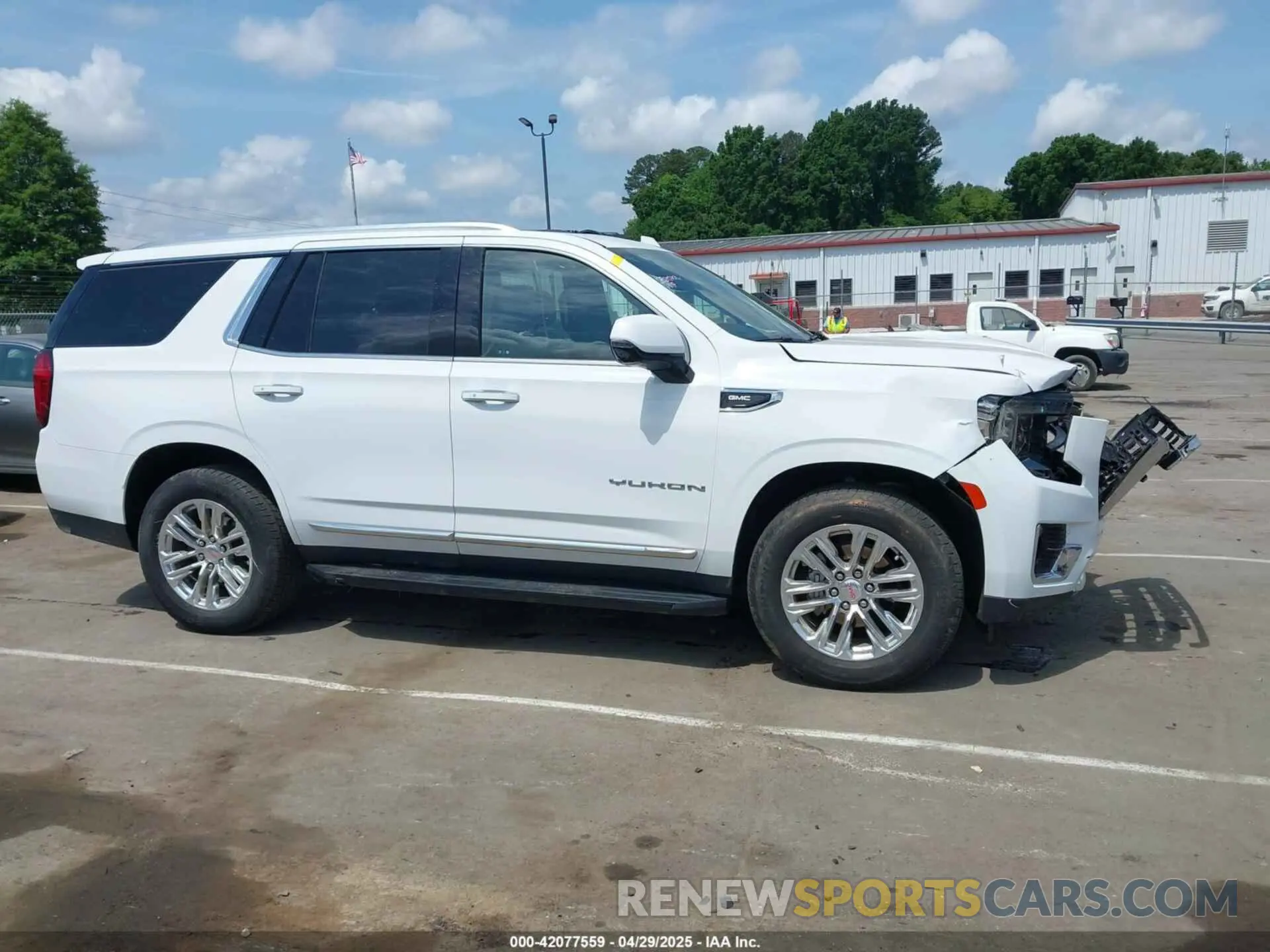 13 Photograph of a damaged car 1GKS2BKD3NR165465 GMC YUKON 2022