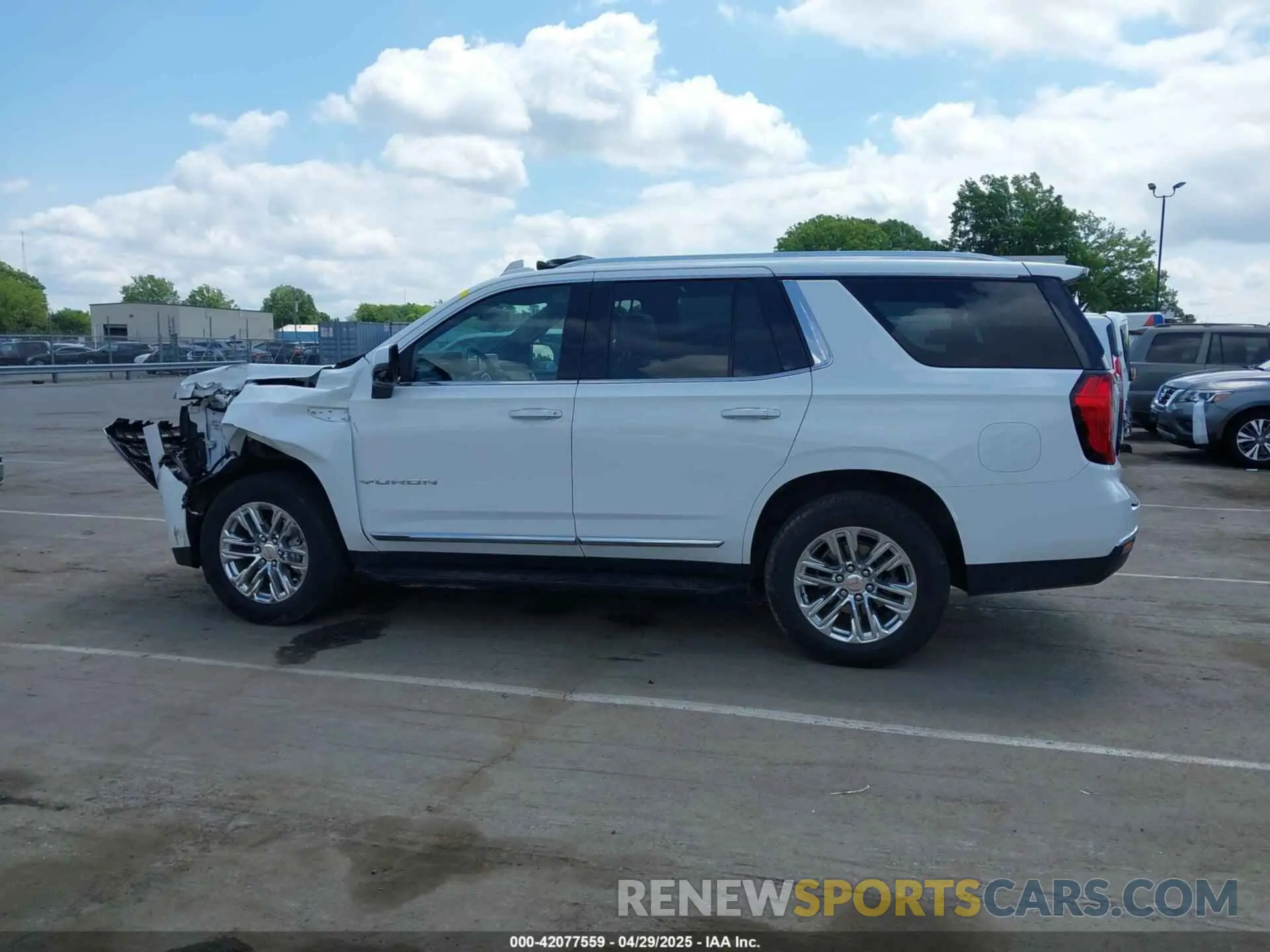 14 Photograph of a damaged car 1GKS2BKD3NR165465 GMC YUKON 2022