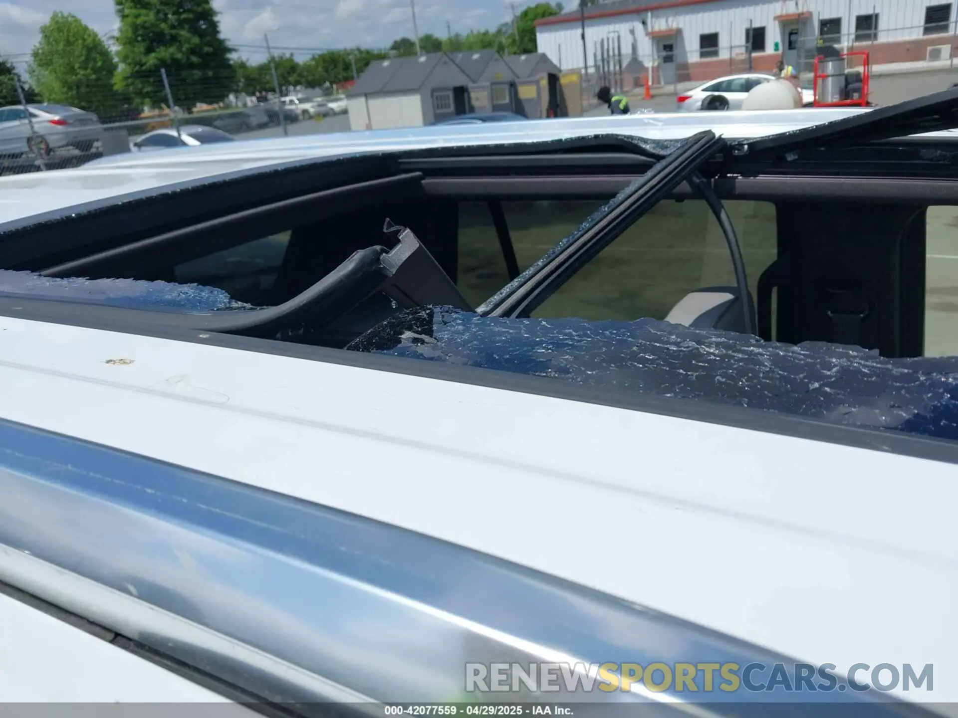 20 Photograph of a damaged car 1GKS2BKD3NR165465 GMC YUKON 2022