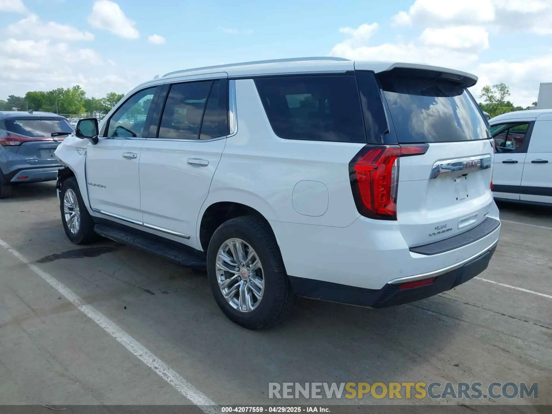 3 Photograph of a damaged car 1GKS2BKD3NR165465 GMC YUKON 2022