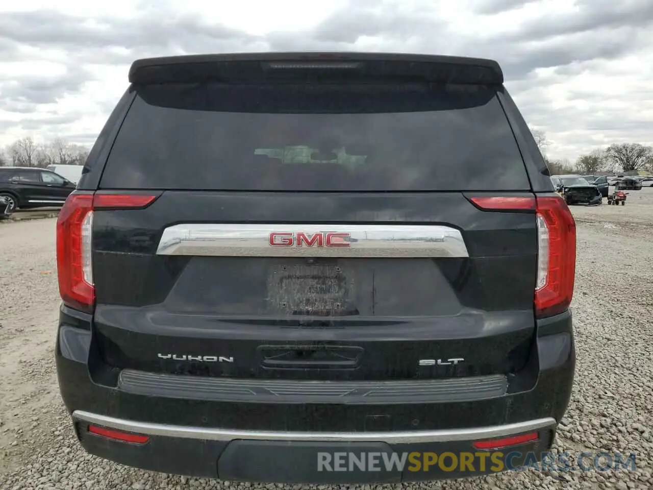 6 Photograph of a damaged car 1GKS2BKD4NR247222 GMC YUKON 2022